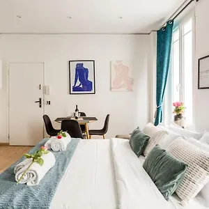Apartment Paris, Tour Eiffel, Champs Elysees, Paris